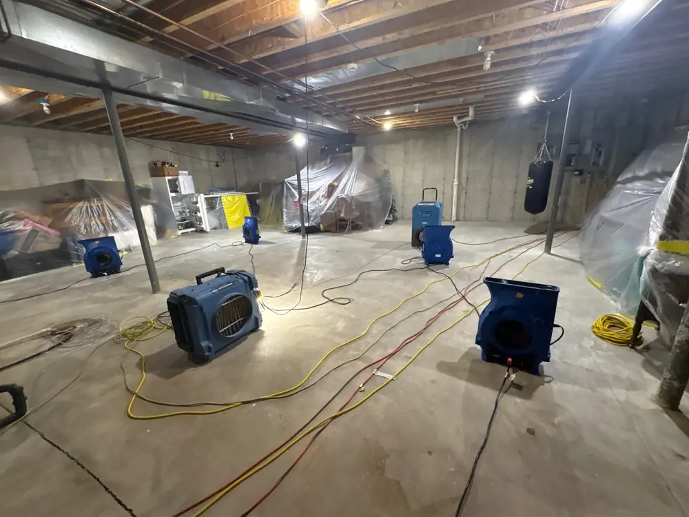 Water damage restoration crew working in Shaw, MO