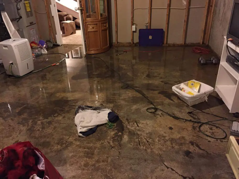 Water damage restoration crew working in Compton Heights, MO